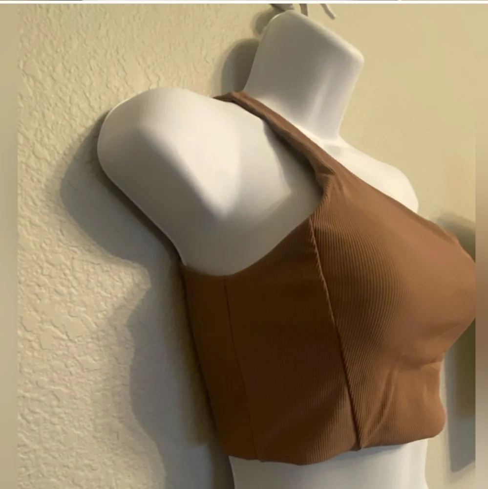 Wilo Asymmetrical Ribbed Bra - Picture 5 of 8